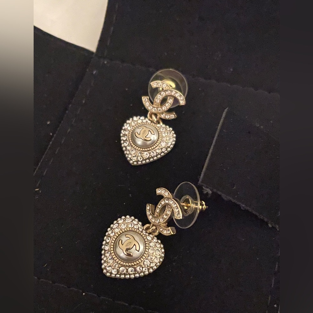 Chanel heart pearl earrings